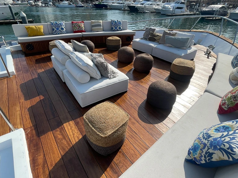 Pelican Luxury Motor Yacht między profesjonalistami a osobami prywatnymi w Cabo San Lucas