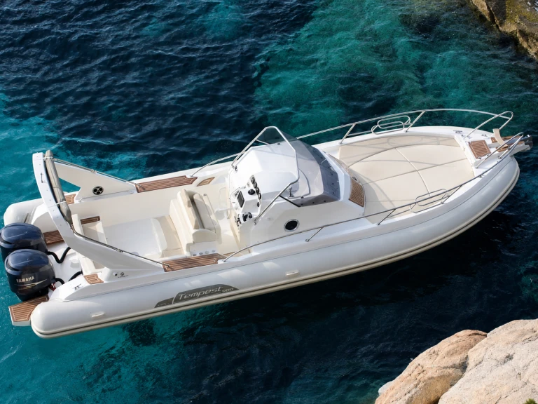 Wynajem Łódż półsztywna w Porto-Vecchio - Capelli Tempest 1000 WA
