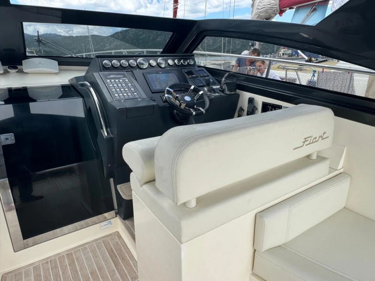 Wynajmij Fiart Fiart 44 w Porto-Vecchio