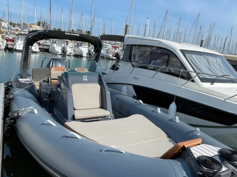 Łódż półsztywna do wynajmu w La Trinité-sur-Mer w najlepszej cenie