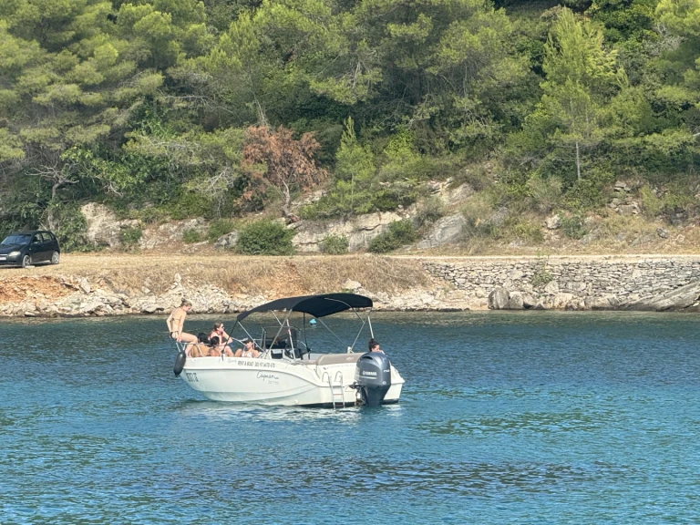 speedy Cayman 585 między profesjonalistami a osobami prywatnymi w Trogir