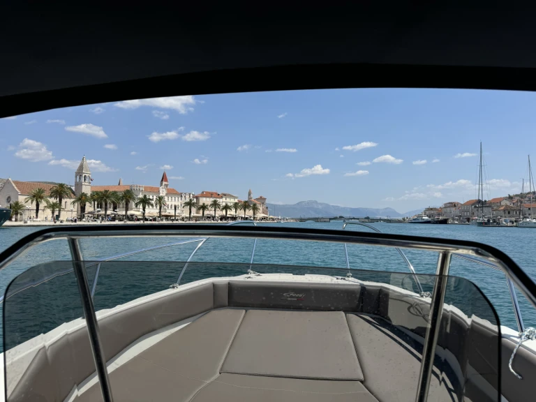 Wynajem w Trogir- speedy Cayman 585 na SamBoat