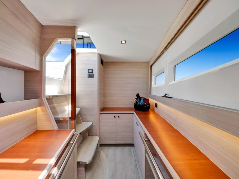 Aquila Aquila 50 Sail między profesjonalistami a osobami prywatnymi w Capo d'Orlando