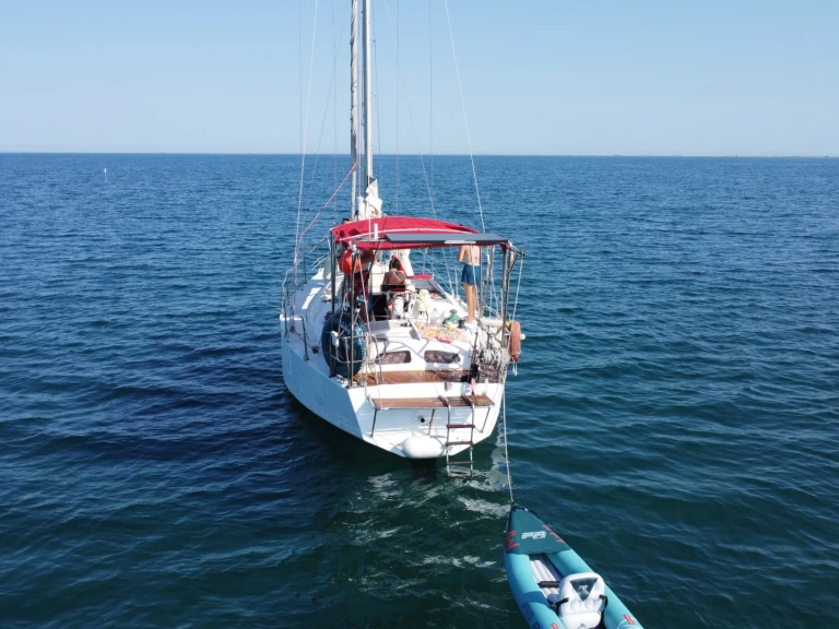 Kit Marine KM 10.50 między profesjonalistami a osobami prywatnymi w Port-Camargue