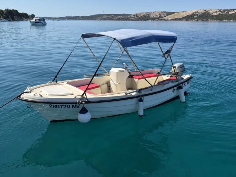 Wynajmij Adria 500 M Sport w Novalja