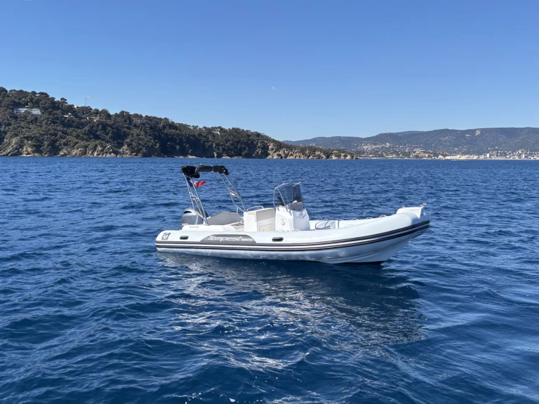 Wynajem łodzi Le Lavandou tanio Tempest 630