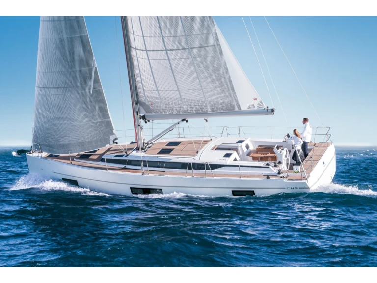 Bavaria Bavaria C45 między profesjonalistami a osobami prywatnymi w Capo d'Orlando