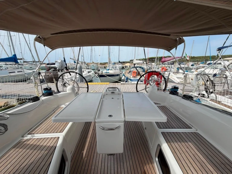 Wynajmij Jeanneau Sun Odyssey 410 w Cecina