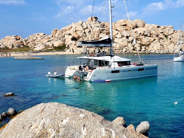 Wynajmij Lagoon Lagoon 52 w Ajaccio