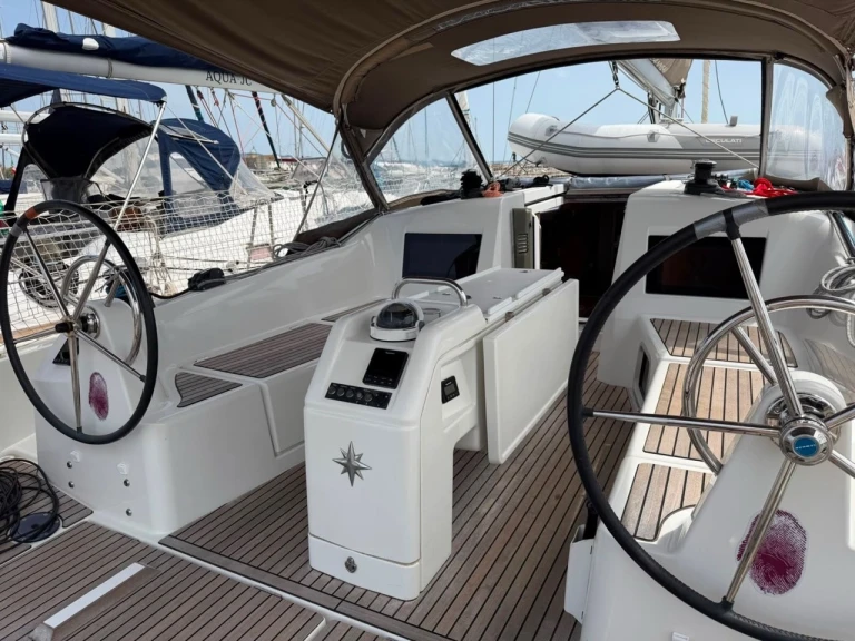 Jeanneau Sun Odyssey 410 między profesjonalistami a osobami prywatnymi w Cecina