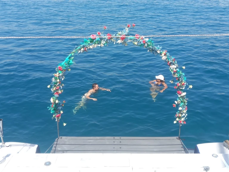 Wynajmij Katamaran z lub bez skippera Lagoon w Santa Pola