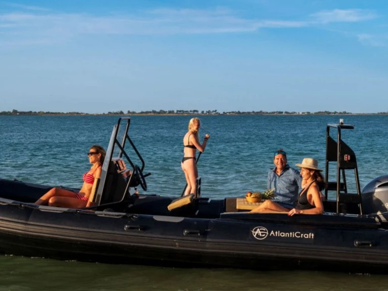 atlanticraft Ocean 6.50 między profesjonalistami a osobami prywatnymi w Saint-Martin-de-Ré