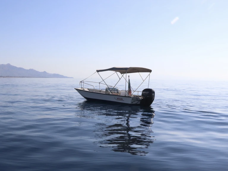 Wynajmij Motorówka z lub bez skippera Boston Whaler w Riposto