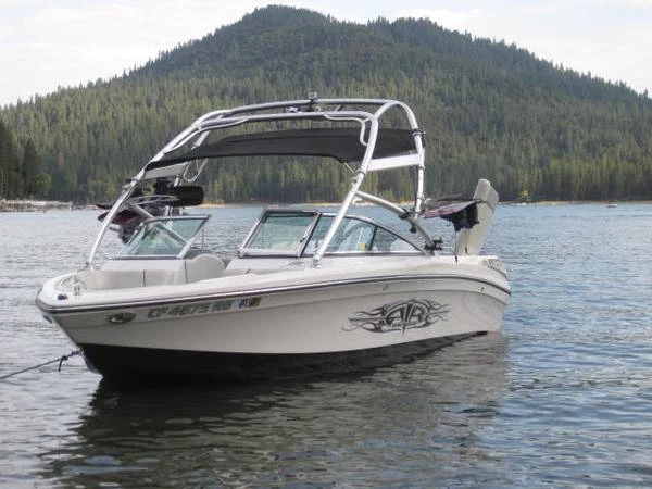 Wynajem Motorówka Nautique Correct Craft z patentem 
