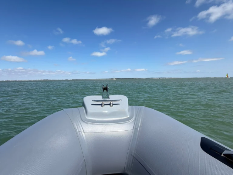 Wynajmij Łódż półsztywna z lub bez skippera navisoul w Le Verdon-sur-Mer