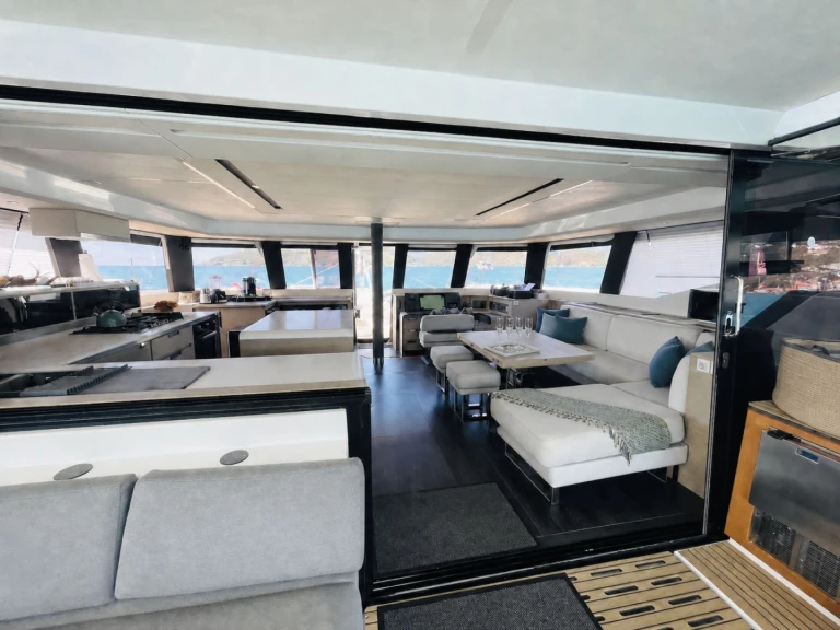 Wynajem Luksusowy jacht Fountaine Pajot z patentem 