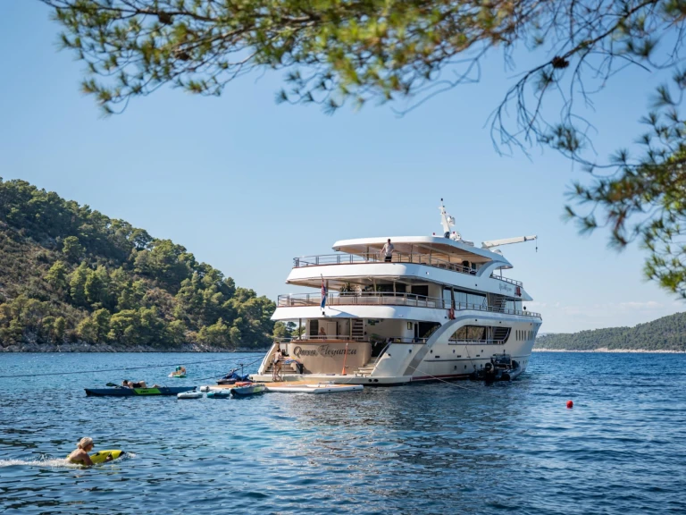 Wynajem Luksusowy jacht w Chorwacja - Custom Queen Eleganza