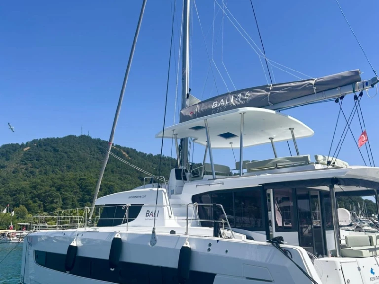 Wynajmij Katamaran z lub bez skippera Bali w Goecek