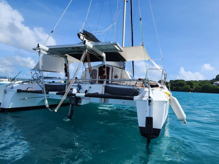 Fountaine Pajot Louisiane 37 między profesjonalistami a osobami prywatnymi w Sainte-Anne