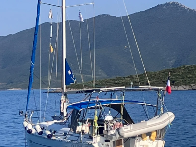 Bénéteau Oceanis 361 między profesjonalistami a osobami prywatnymi w Volos
