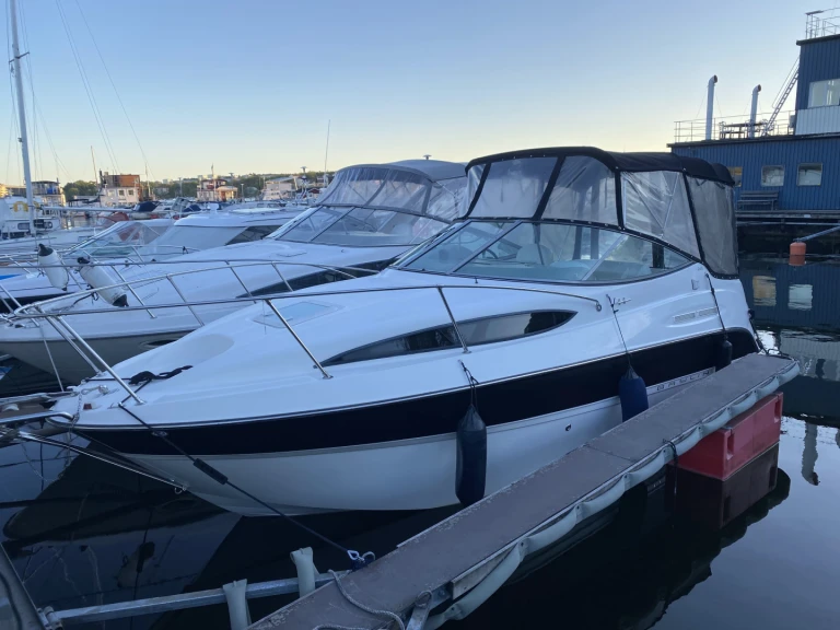 Bayliner Bayliner 245 ciera między profesjonalistami a osobami prywatnymi w Sztokholm