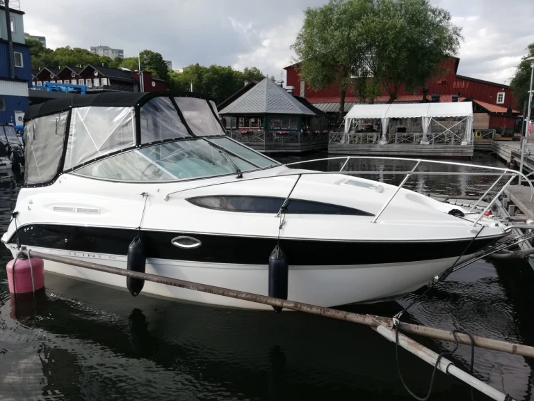 Wynajem Motorówka Bayliner z patentem 