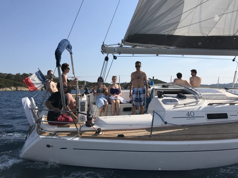 Wynajem Żaglowiec Dufour z patentem 