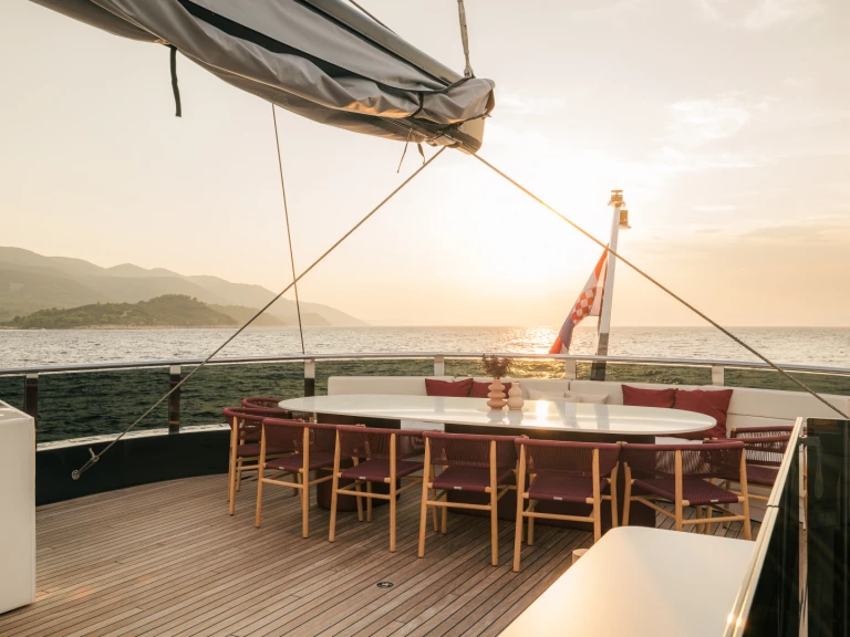 Wynajem Żaglowiec w Split -  Luxury Sailing Yacht R