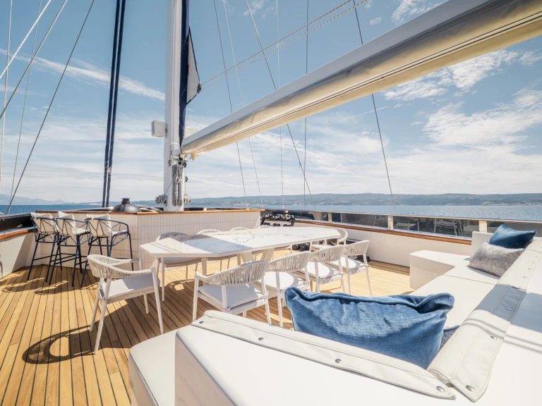  Luxury Sailing Yacht CA między profesjonalistami a osobami prywatnymi w Split