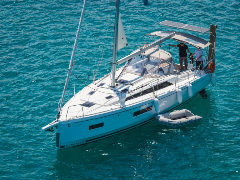 Wynajmij Bénéteau Oceanis 37.1 w Gouvia