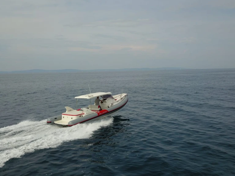 Bura-Boats Bura 9.5 między profesjonalistami a osobami prywatnymi w Split