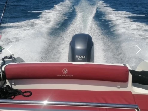 Wynajem Motorówka Pacific Craft z patentem 