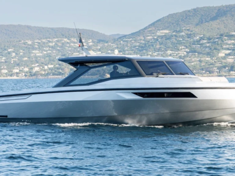 Luksusowy jacht do wynajmu w Saint-Tropez w najlepszej cenie