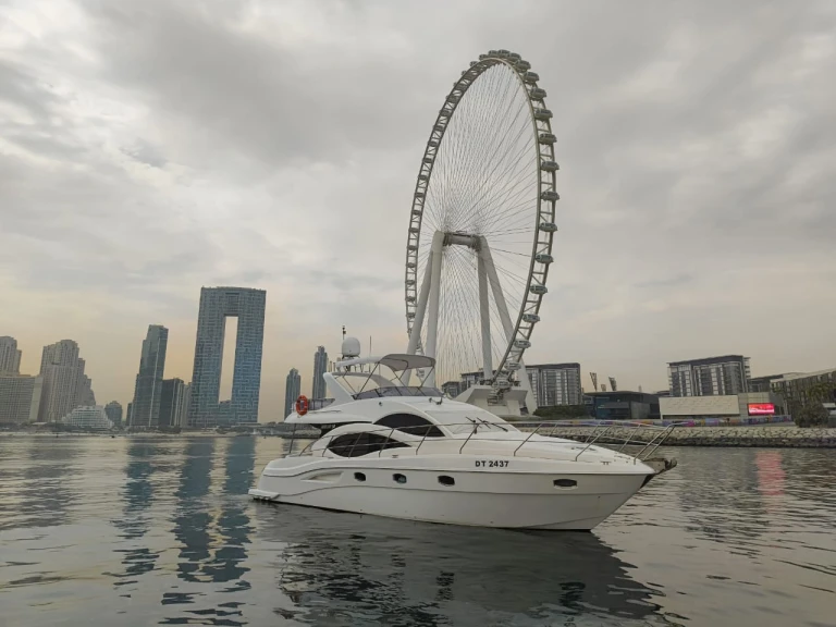 Motorówka do wynajmu w Dubai Marina w najlepszej cenie