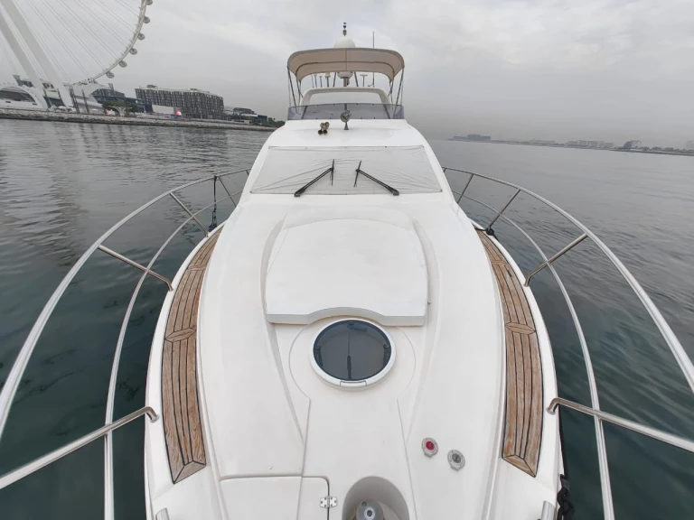 Wynajem Motorówka Majesty Yachts z patentem 