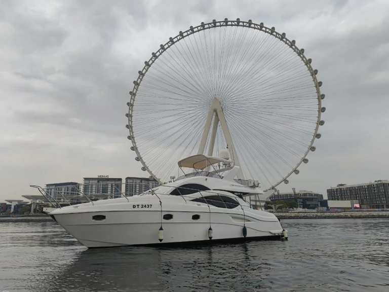 Wynajmij Majesty Yachts Mejesty 50 w Dubai Marina