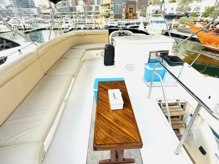 Wynajem Motorówka Al Shaali Marine z patentem 