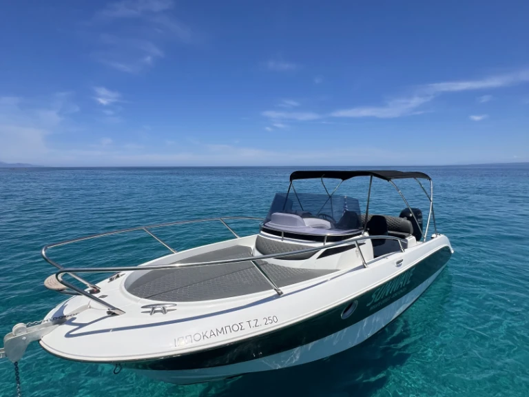 Sessa Marine Key Largo 26 między profesjonalistami a osobami prywatnymi w Zakynthos