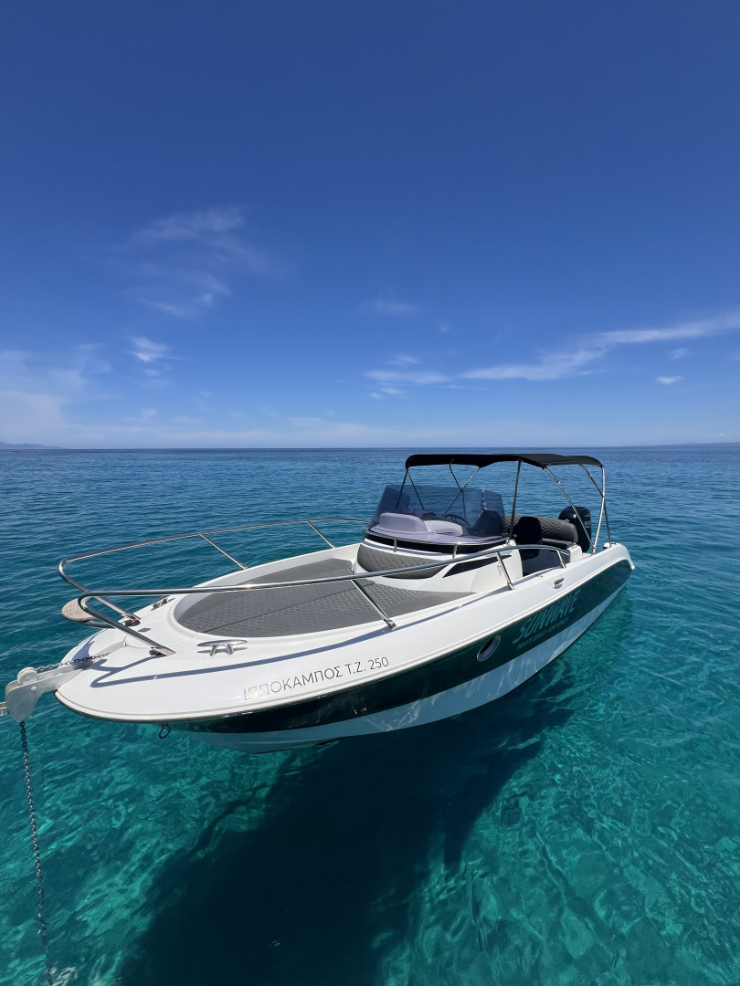 Sessa Marine Key Largo 26 między profesjonalistami a osobami prywatnymi w Zakynthos