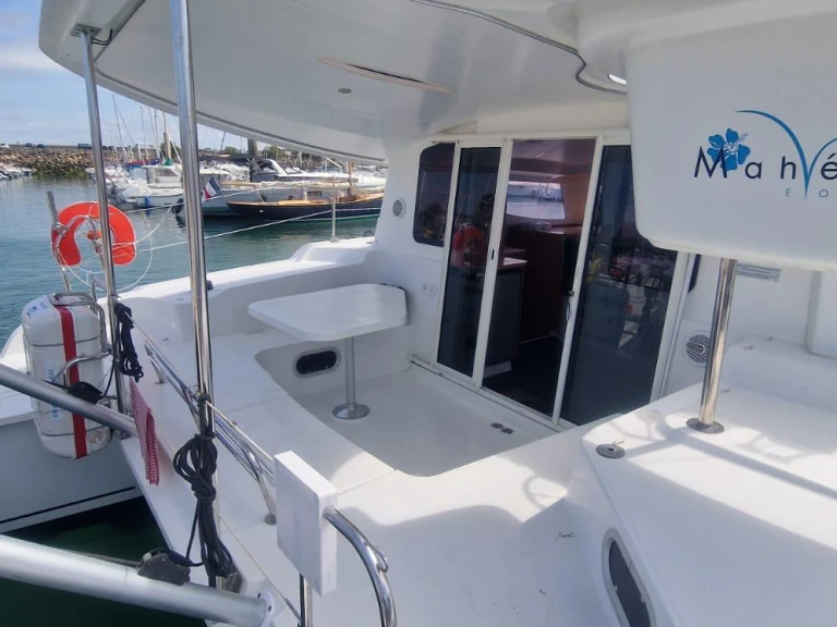 Wynajem Katamaran Fountaine Pajot z patentem 