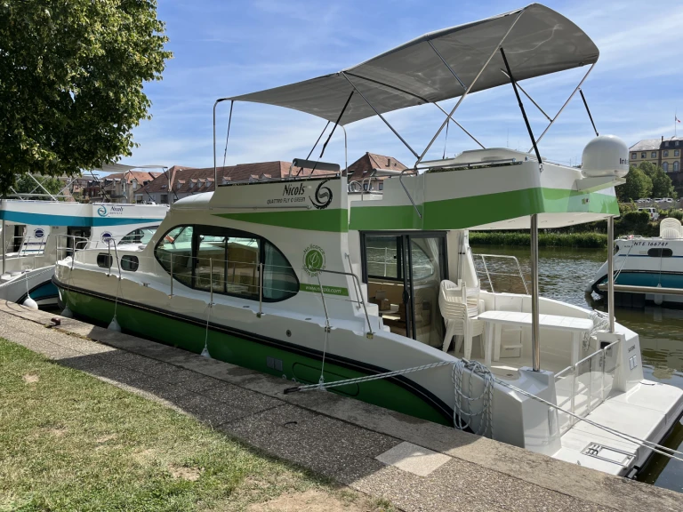 Wynajmij Nicols Yacht Nicols Quattro Fly C Green w Saverne