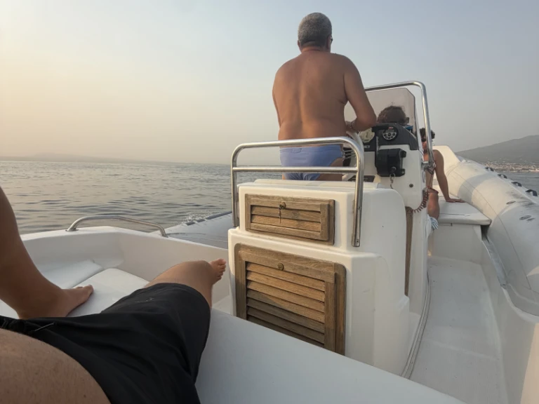 Wynajmij Sacs Sacs S 680 w Porto di Torre del Greco