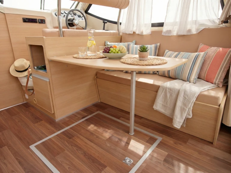 Wynajmij Nicols Yacht Nicols Sedan Primo w Bellegarde