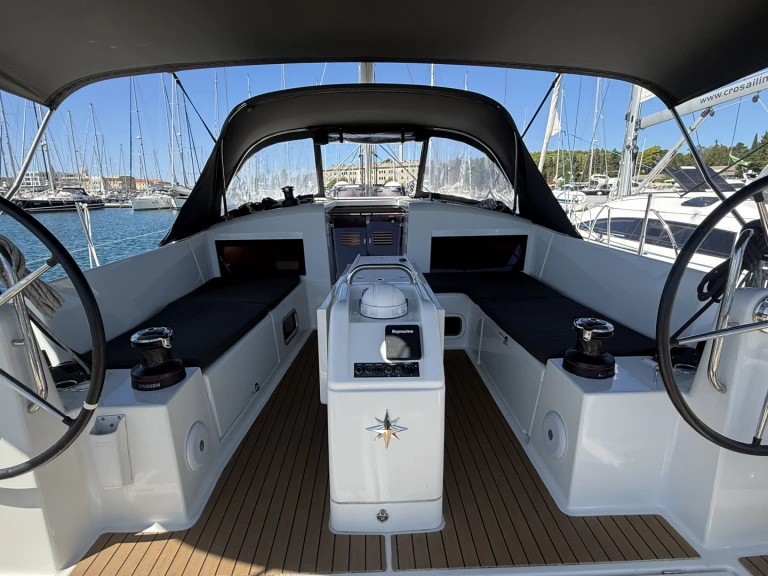 Wynajmij Jeanneau Sun Odyssey 440 w Pula