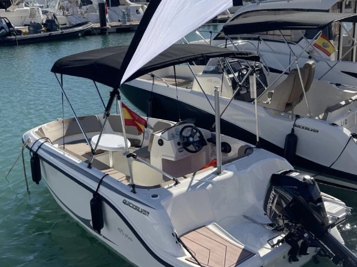 Wynajmij Motorówka z lub bez skippera Quicksilver w Sitges