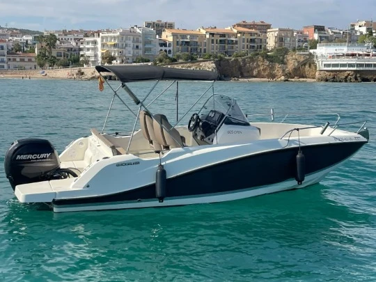 Quicksilver Activ 605 Open między profesjonalistami a osobami prywatnymi w Sitges