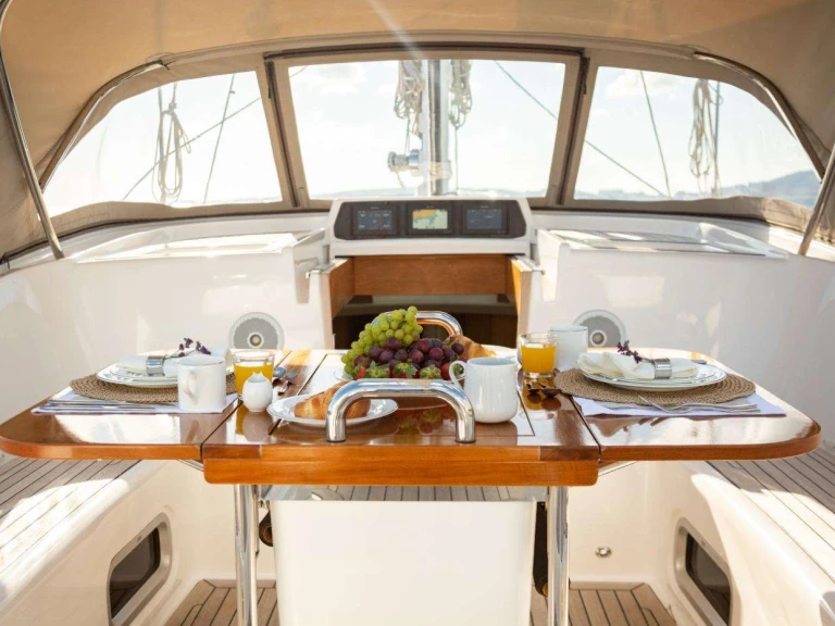 Wynajem Luksusowy jacht Oyster Marine z patentem 