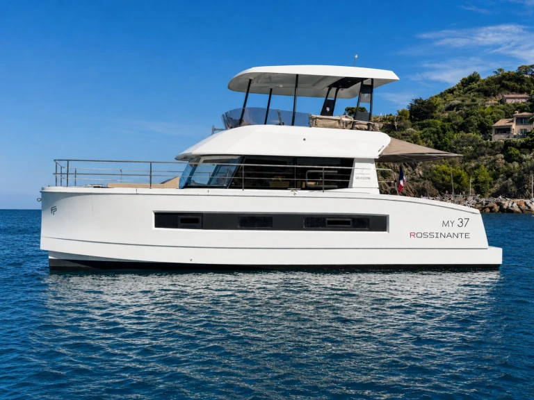 Wynajem Motorówka Fountaine Pajot z patentem 
