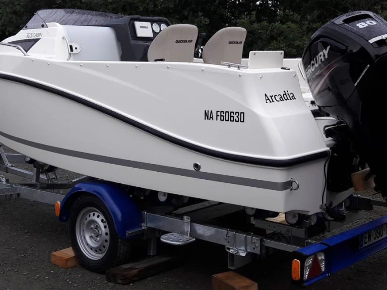 Wynajem Motorówka Quicksilver z patentem 