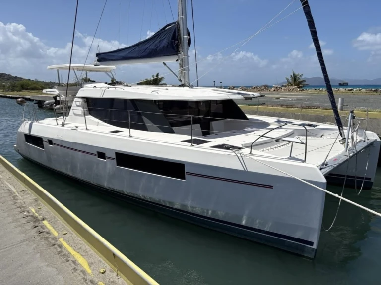 Leopard Catamarans / Robertson & Caine Leopard 45 między profesjonalistami a osobami prywatnymi w Parish of Saint George